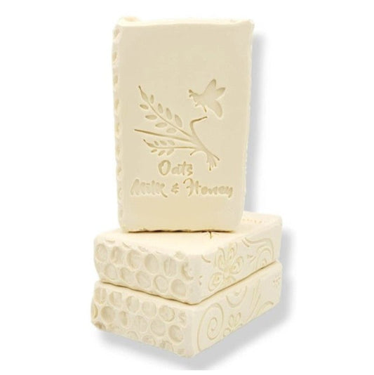 Creamy Oats Milk & Honey Goat Milk Soap – Comforting oat milk and golden honey scent for gentle cleansing. Cold-processed 6oz bar for sensitive skin.