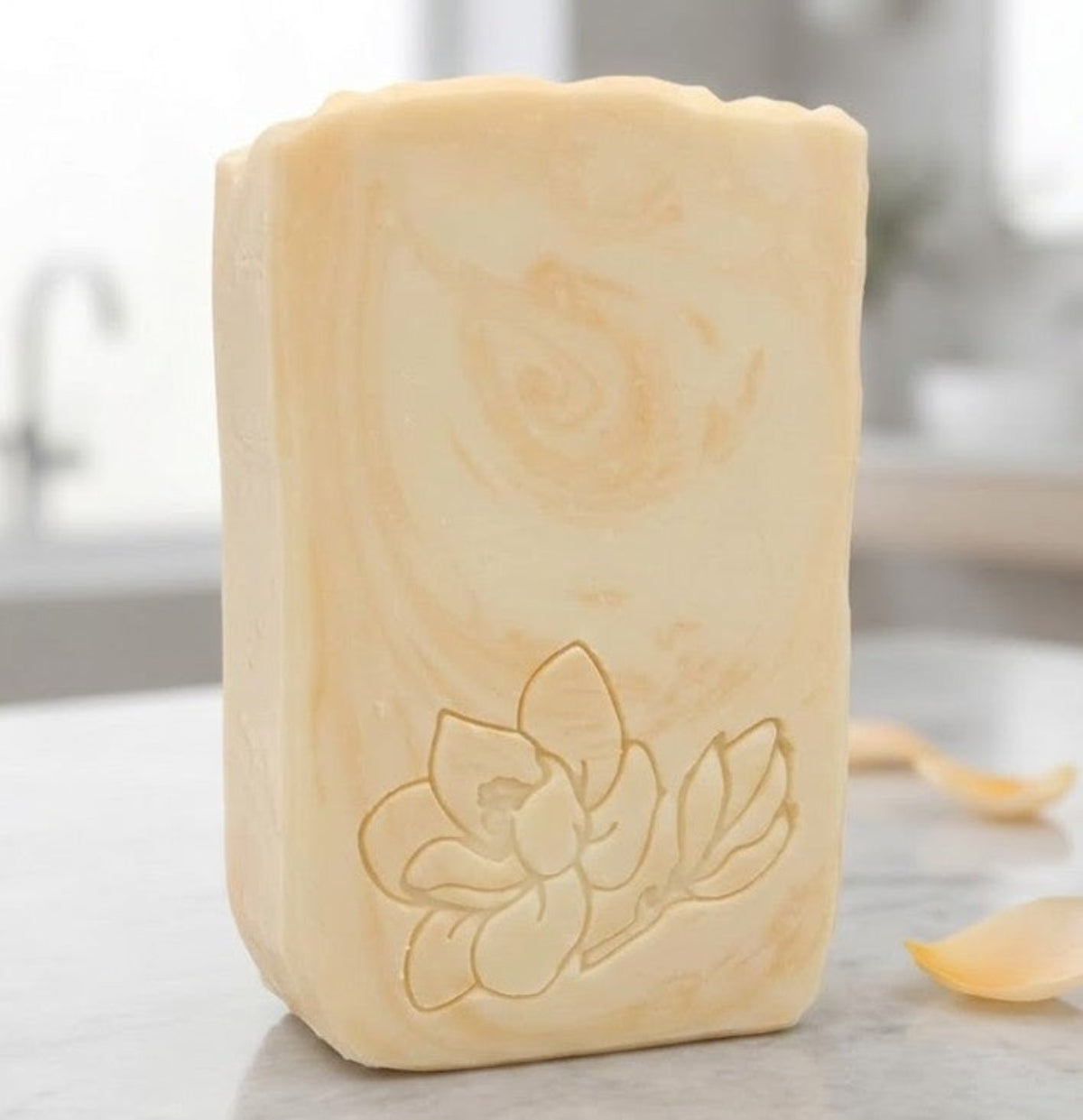 LARGE SOAP STAMP – Magnolia Blossom Botanical Spring Floral Design Creates LARGE, crisp Magnolia blossom impressions with elegant botanical detail. Ideal for spring soaps, floral batches, garden‑themed collections, and artisan gift sets.