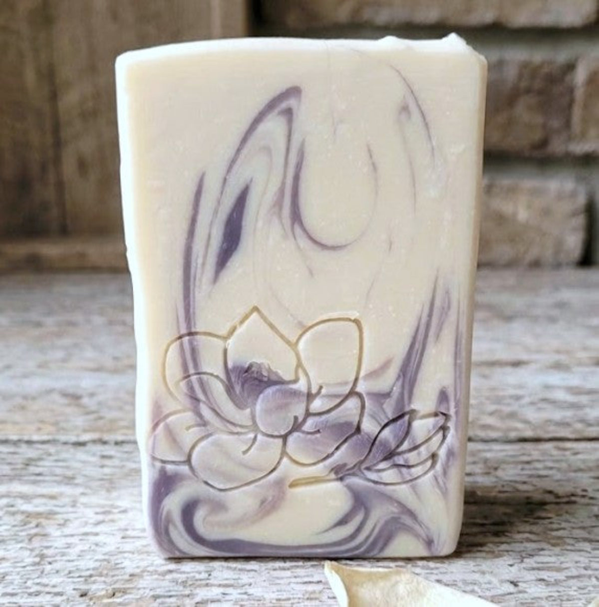 LARGE SOAP STAMP – Magnolia Blossom Botanical Spring Floral Design Creates LARGE, crisp Magnolia blossom impressions with elegant botanical detail. Ideal for spring soaps, floral batches, garden‑themed collections, and artisan gift sets.  