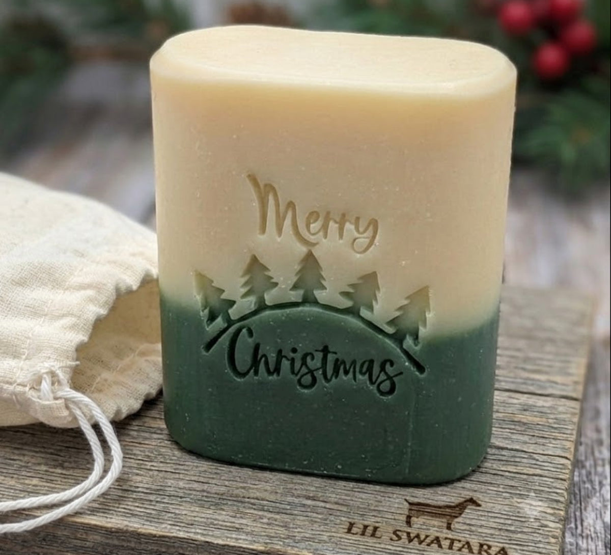 LARGE SOAP STAMP – Merry Christmas Trees Holiday Design Creates LARGE, crisp Christmas tree impressions with joyful holiday detail. Ideal for Christmas soaps, winter collections, festive batches, and gift‑ready artisan designs.