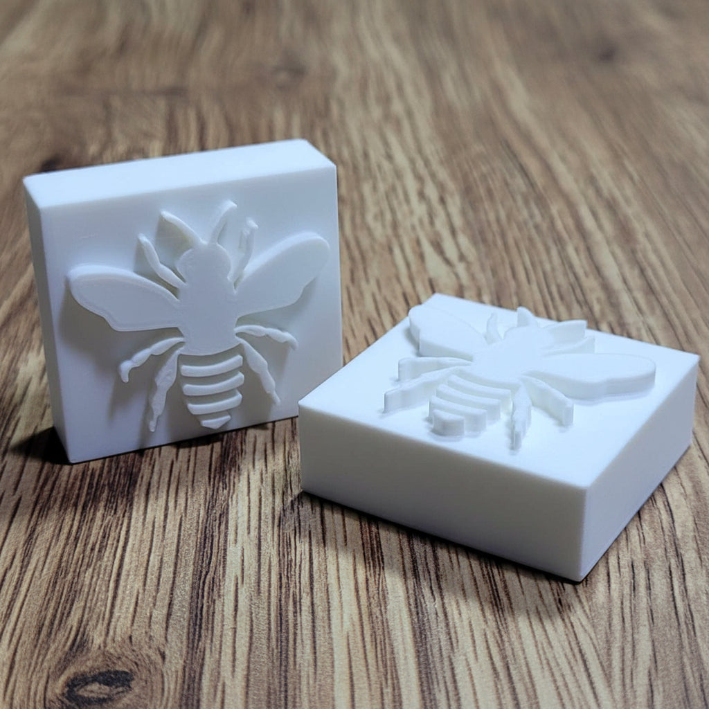 SOAP STAMP – Single Honeybee Nature Design creates crisp impressions featuring a single honeybee, perfect for botanical and honey‑themed handmade soaps.

